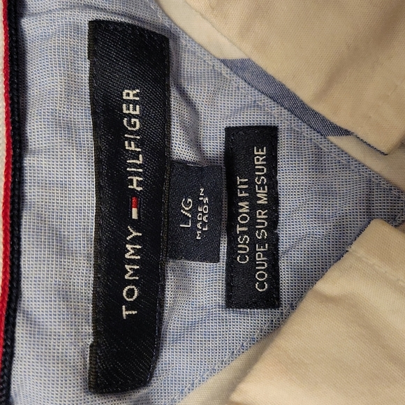 Tommy Hilfiger dress shirt Large white w/ red/blue cross hatched stripes.likenew - Picture 2 of 9